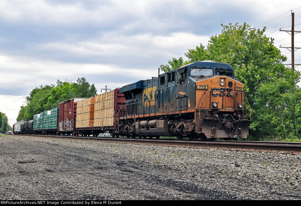 CSX 772 on M-409